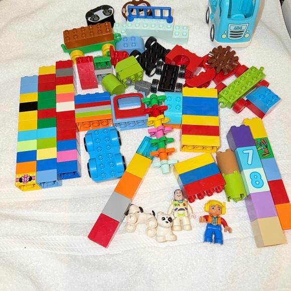 LEGO Duplo Bulk Mixed Lot of 110 Plus Colored Bricks/Blocks People Animals Buzz - Picture 6 of 7